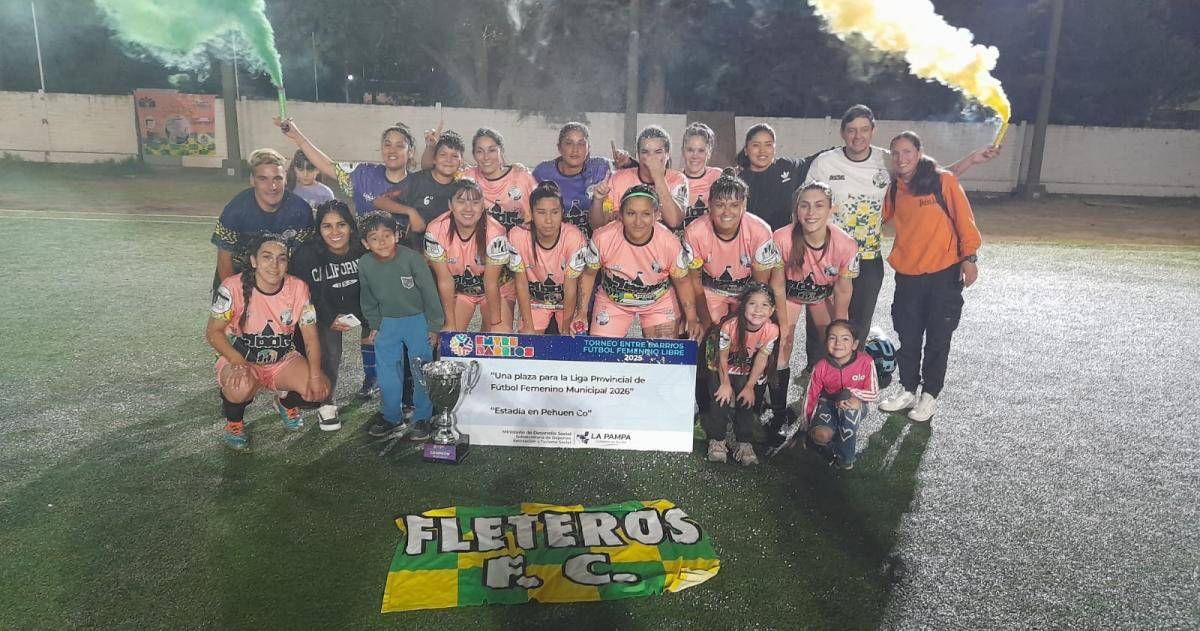 El equipo campeón del torneo femenino en el Polideportivo Butaló