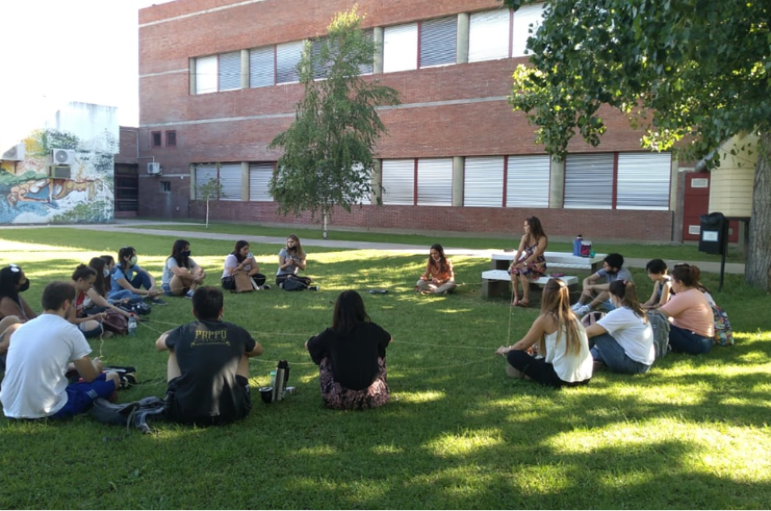 La UNLPam en investigacioacuten latinoamericana sobre coacutemo se informan los joacutevenes