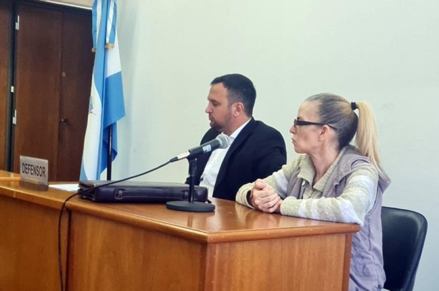 La imputada Carina Rekofsky estuvo acompañaña de su abogado  Facundo Rossi