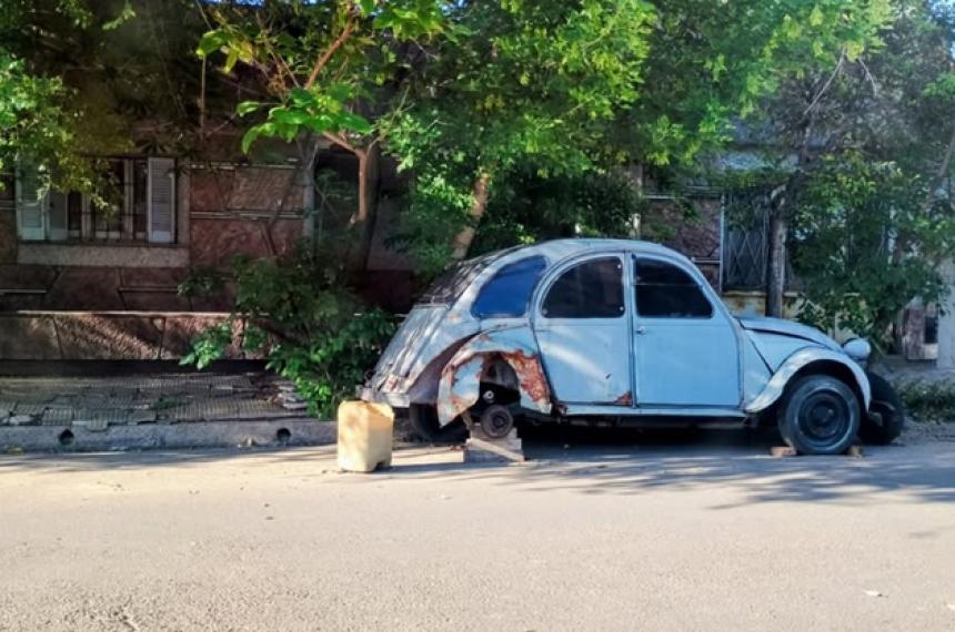 La vivienda est ubicada en la calle Juan B Justo entre Gonzlez y Cervantes