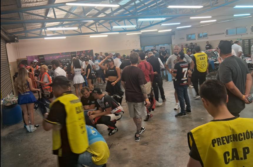 El interior de la sala de técnica repleta de gente