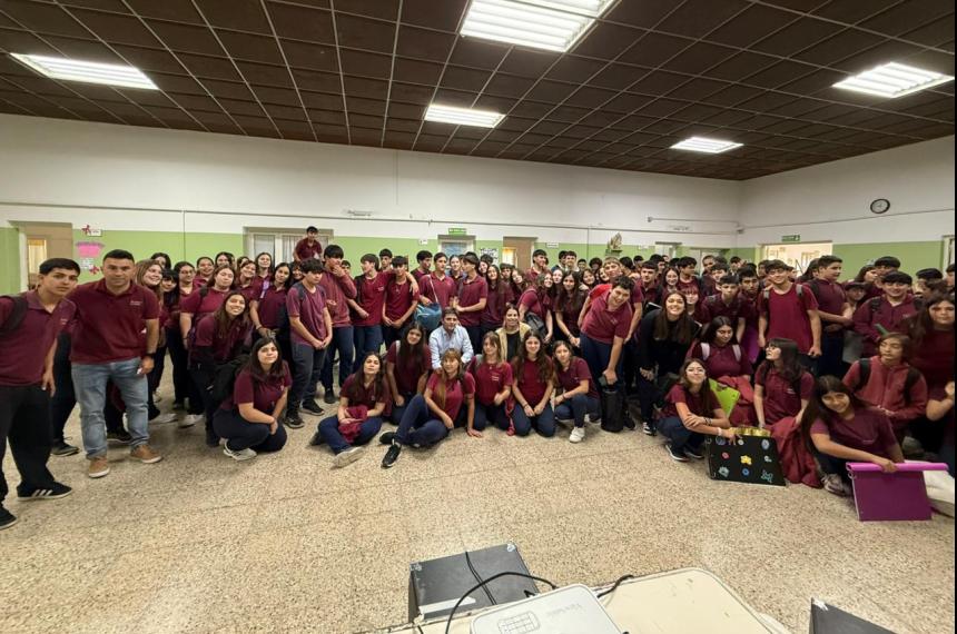 Alumnos y alumnas del Instituto Catriló en las charlas sobre grooming y cyberbulling