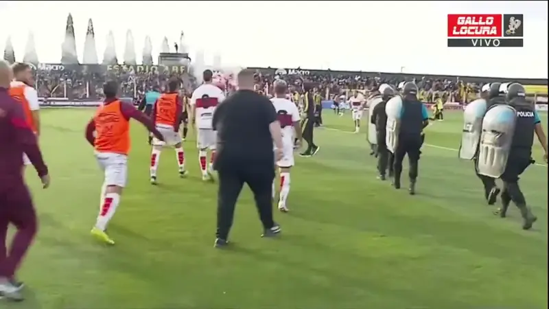 Batalla campal en el ascenso