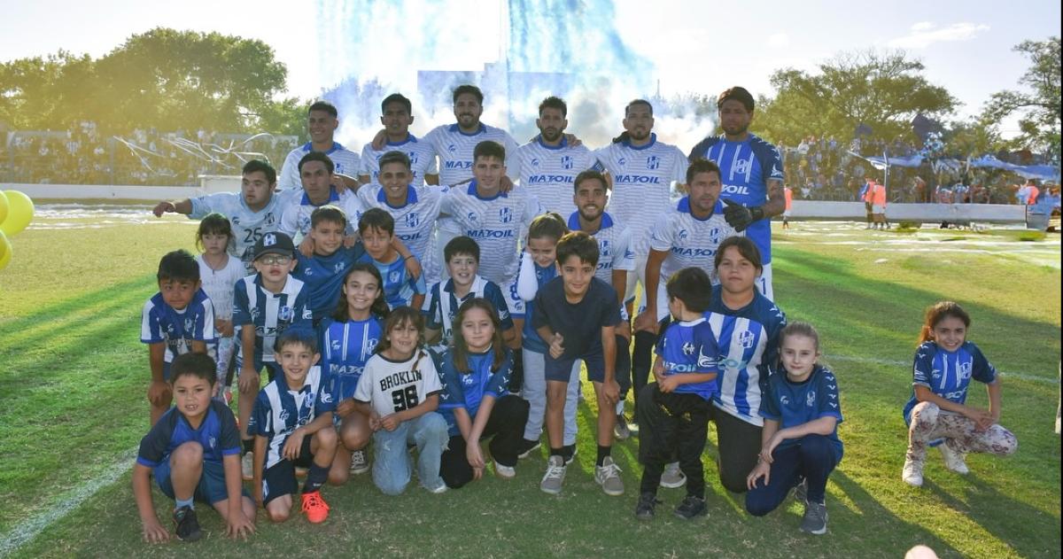 Alvear se quedó con el primer partido de la serie final (FB Alvear FBC)