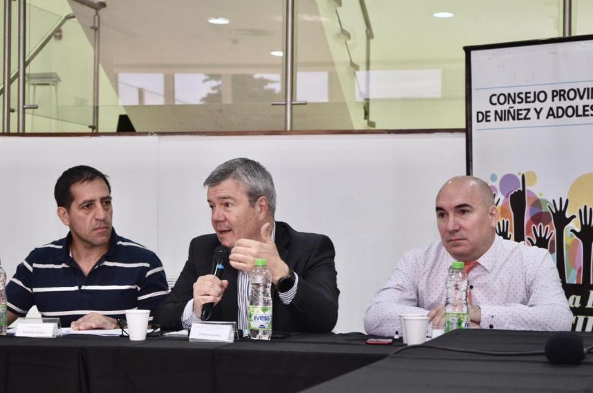 Meaca entregoacute su informe final en el Consejo de Nintildeez