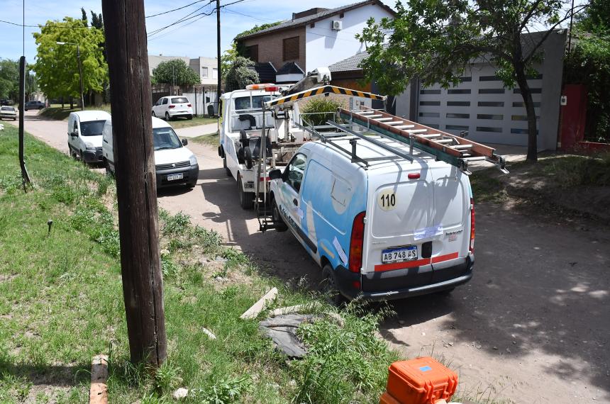 Secuestraron una camioneta de Movistar por recambiar postes sin autorizacioacuten