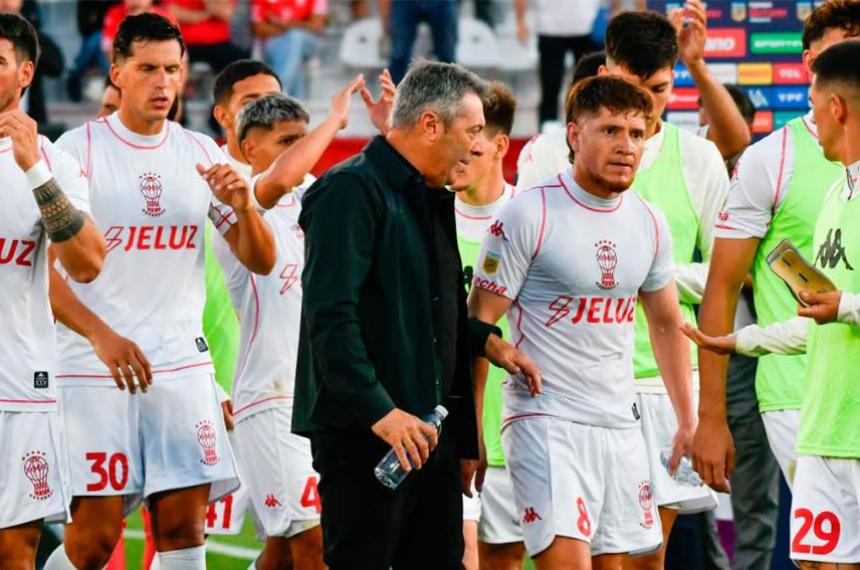 Tras el partido con Barracas y la amenaza del aacuterbitro Kudelka presentoacute la renuncia como DT de Huracaacuten