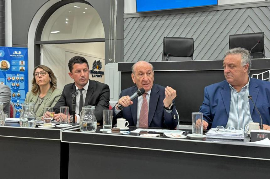 El ministro Kohan este martes en la Legislatura