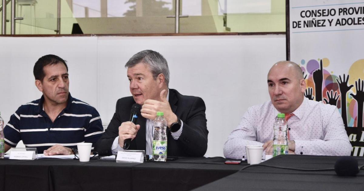 Meaca entregoacute su informe final en el Consejo de Nintildeez