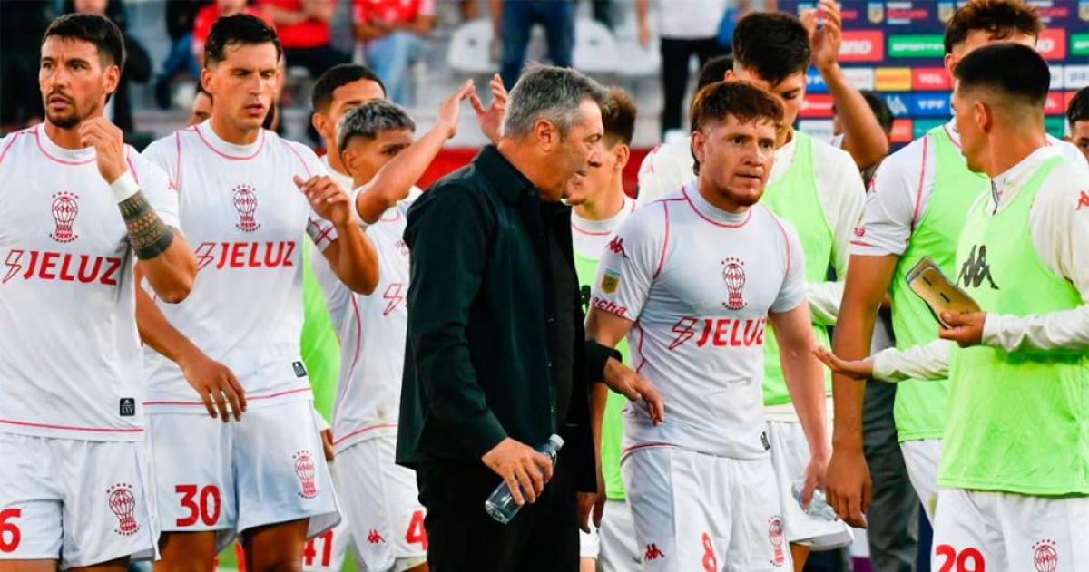 Tras el partido con Barracas y la amenaza del aacuterbitro Kudelka presentoacute la renuncia como DT de Huracaacuten