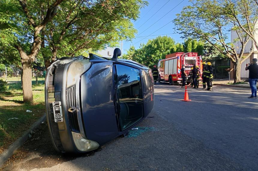 La conductora quedó atrapada en el habitculo