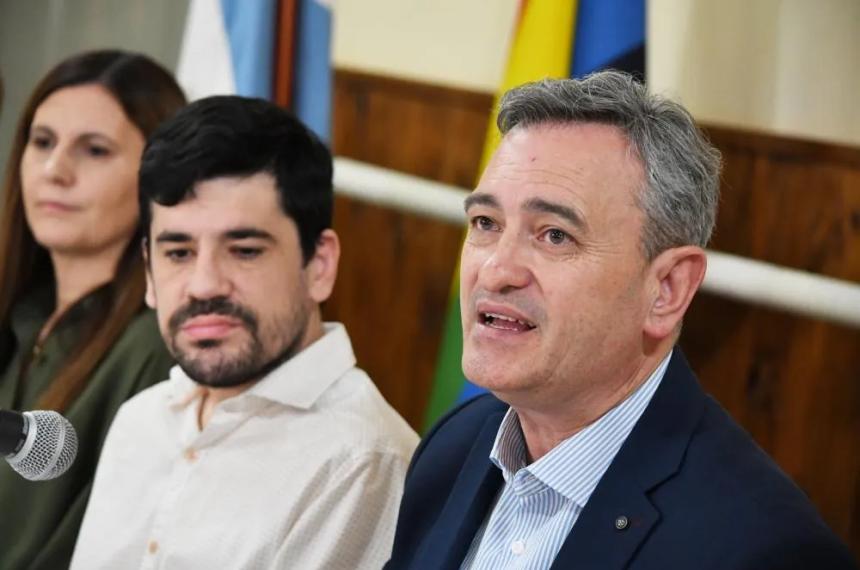 Rojas negoacute que Clariacuten esteacute cableando pero confirmoacute que presentoacute su plan de inversiones