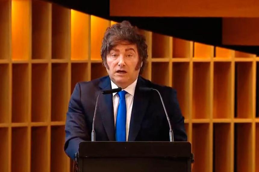 Javier Milei habloacute de reformas y de un futuro a tasas argentinas en un acto de la Corporacioacuten Ameacuterica