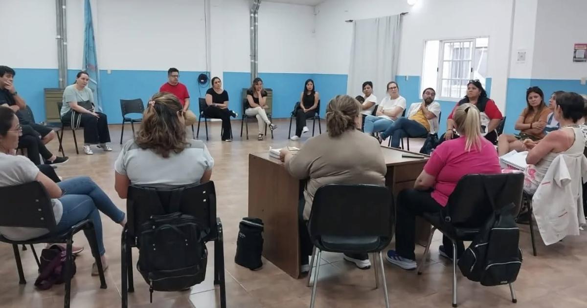 Asamblea de docentes en Pico de cara al congreso provincial de este miércoles