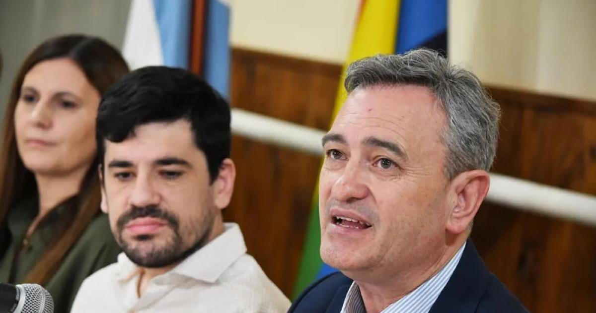 Rojas negoacute que Clariacuten esteacute cableando pero confirmoacute que presentoacute su plan de inversiones