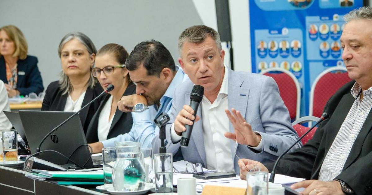 El ministro Guido Bisterfeld reveló como se financia el déficti que se genera porr la falta de fondos nacionales