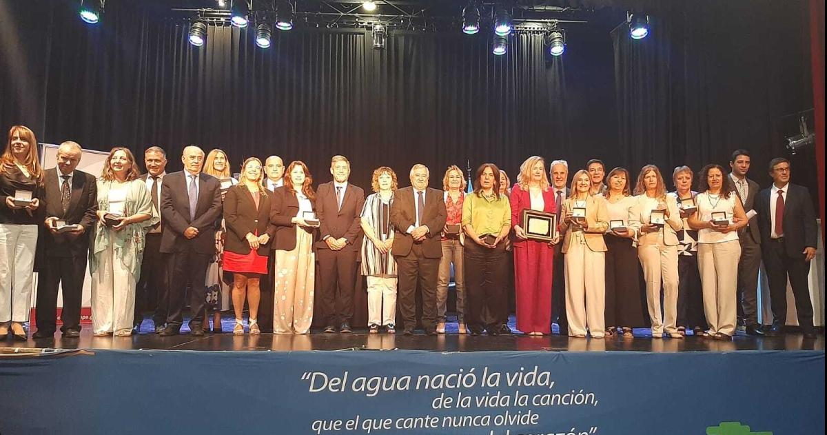 El STJ entregoacute reconocimientos por 25 30 y 40 antildeos de servicio