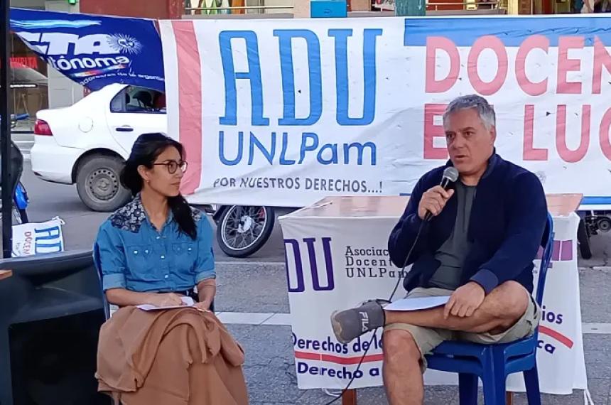 Guadalupe Bustos (APULP) en una de las actividades conjuntas con ADU