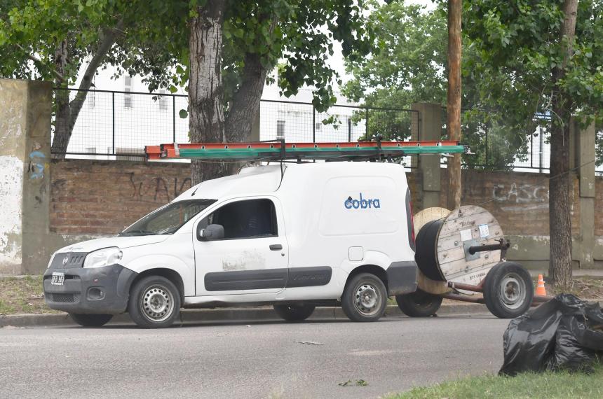 Desafiacuteo al municipio- El Grupo Clariacuten continuacutea con el cableado ilegal