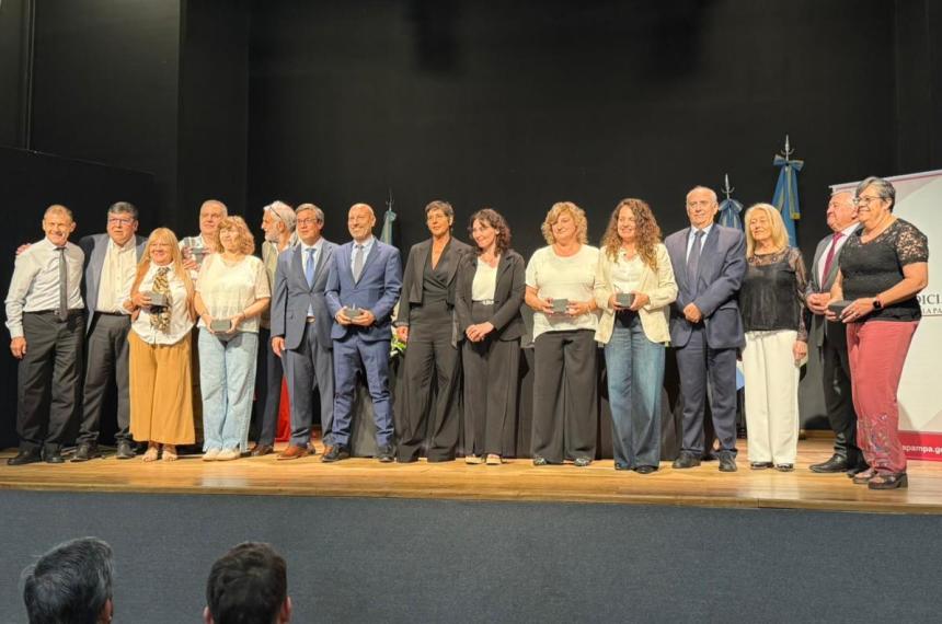 Magistradas funcionarios y empleados judiciales fueron reconocidos en Pico