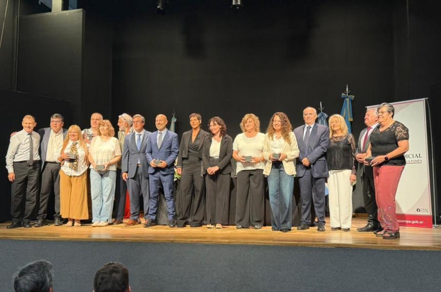 General Pico- reconocimientos por 25 30 y 40 antildeos en la Justicia