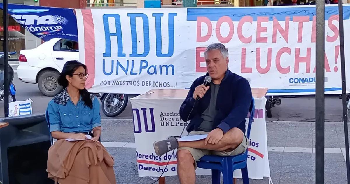 Guadalupe Bustos (APULP) en una de las actividades conjuntas con ADU
