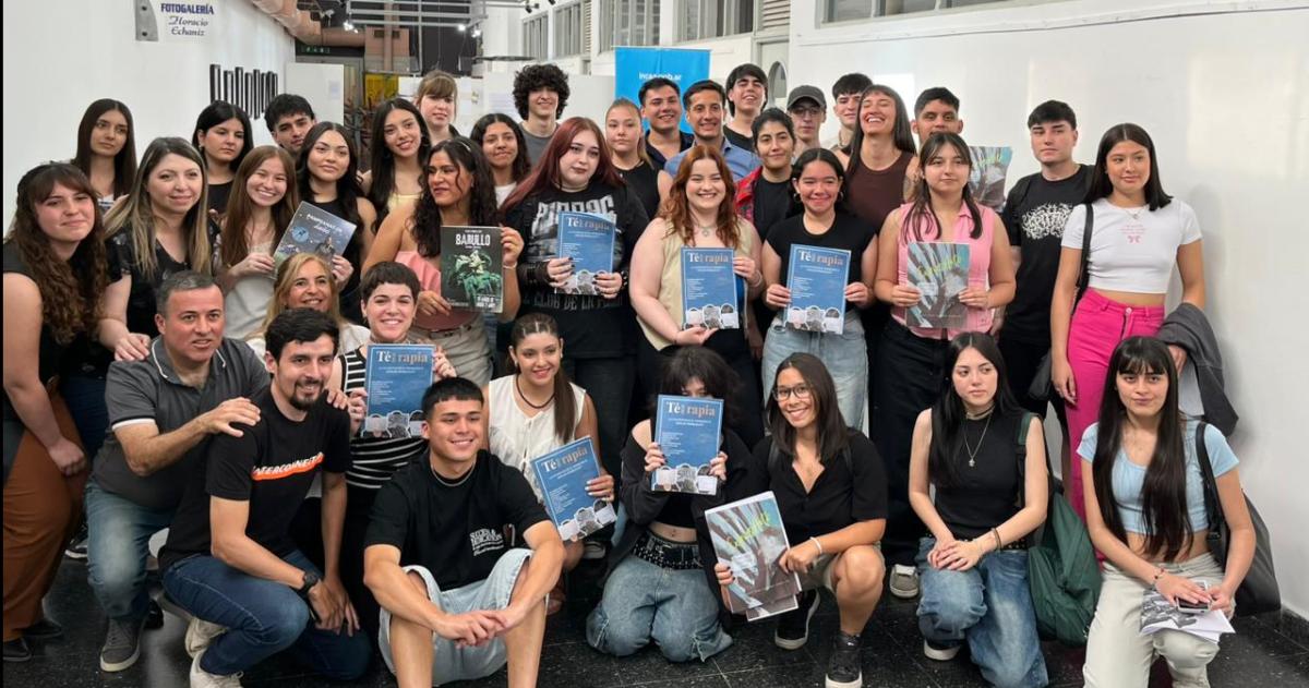 Siete revistas una comunidad- estudiantes de Comunicacioacuten cerraron el antildeo con una muestra