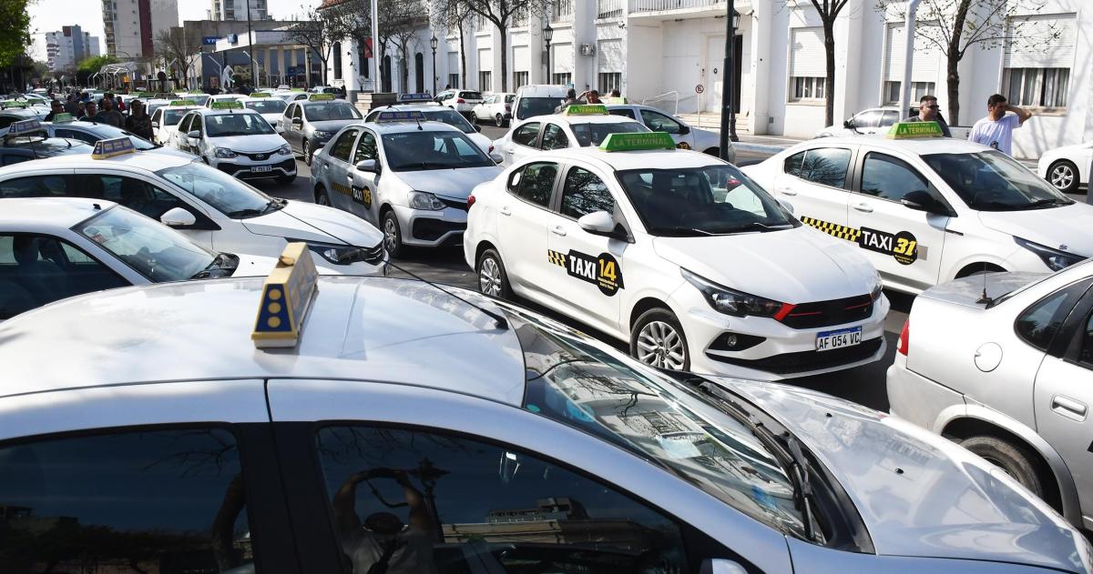 Regulacioacuten de Uber- ya se dieron de baja 25 taxis de las centrales de Santa Rosa