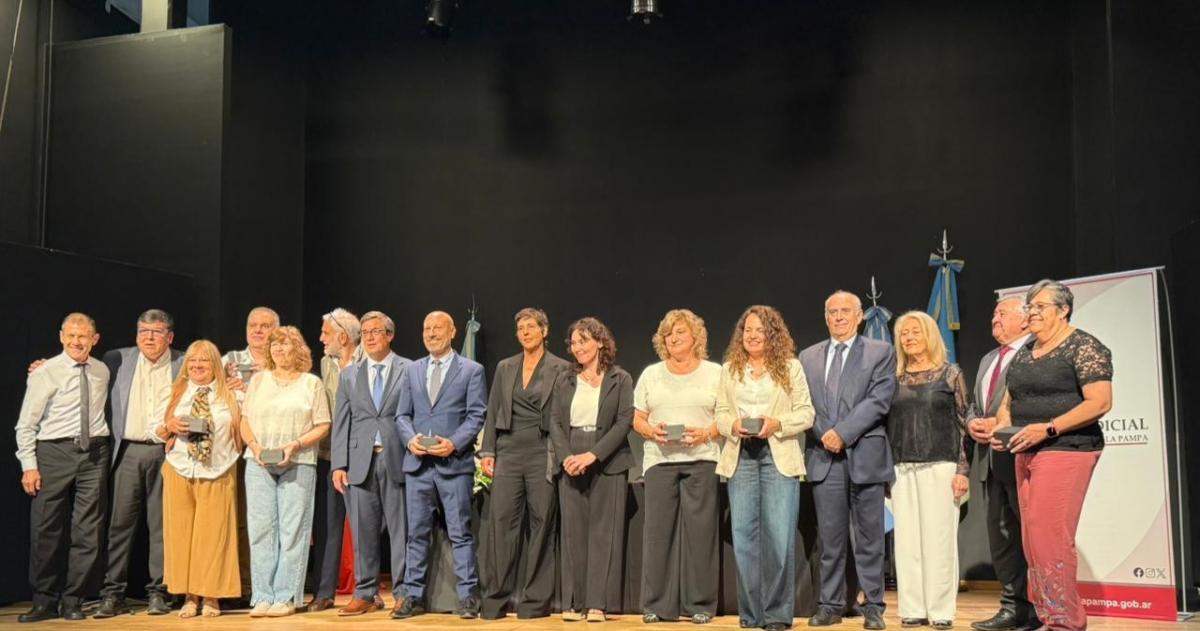 General Pico- reconocimientos por 25 30 y 40 antildeos en la Justicia