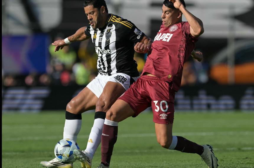 Lanuacutes empata con Mineiro al teacutermino del primer tiempo