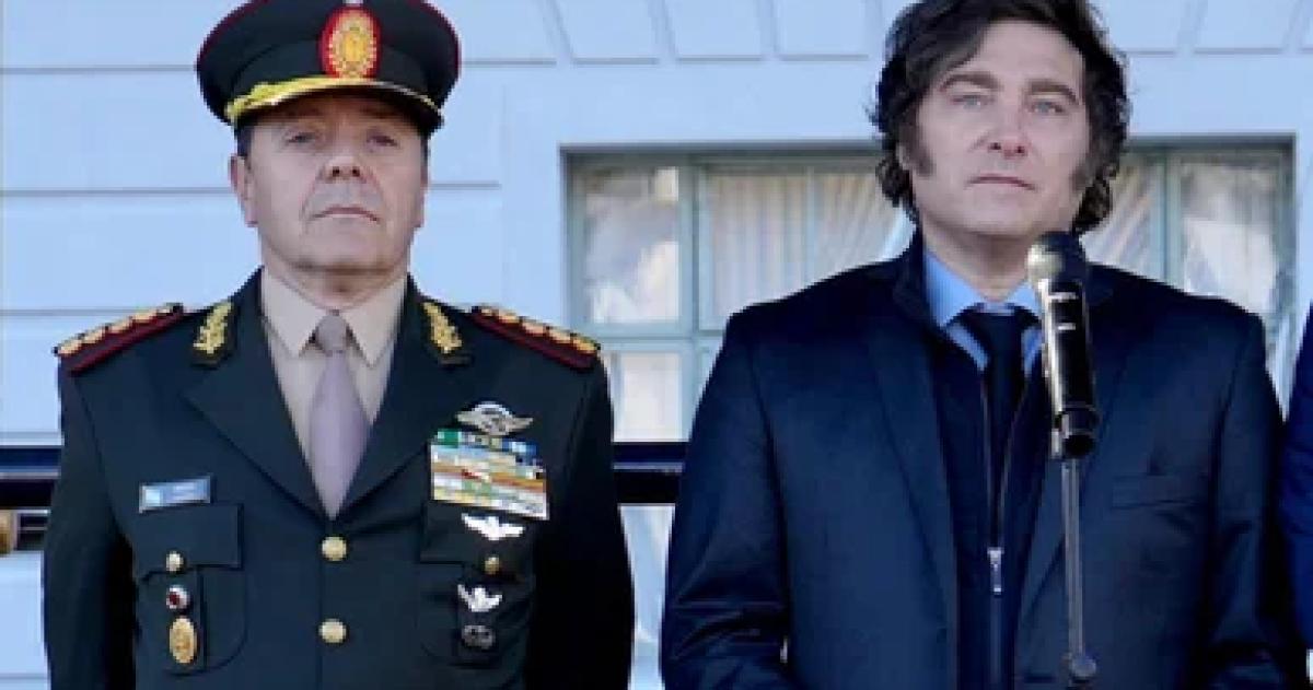 El teniente general Presti junto al presidente Milei