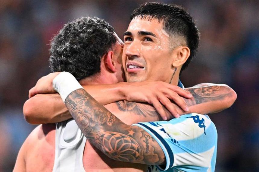 Racing lo dio vuelta en el final y eliminoacute a River en Avellaneda