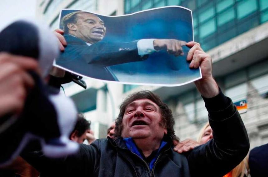 Javier Milei respaldoacute a Estudiantes de La Plata tras la poleacutemica por el pasillo a Rosario Central