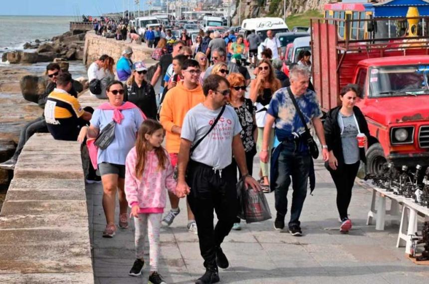 Fin de semana largo- hubo 21-en-porciento- maacutes de turistas pero el gasto individual quedoacute por debajo del antildeo pasado