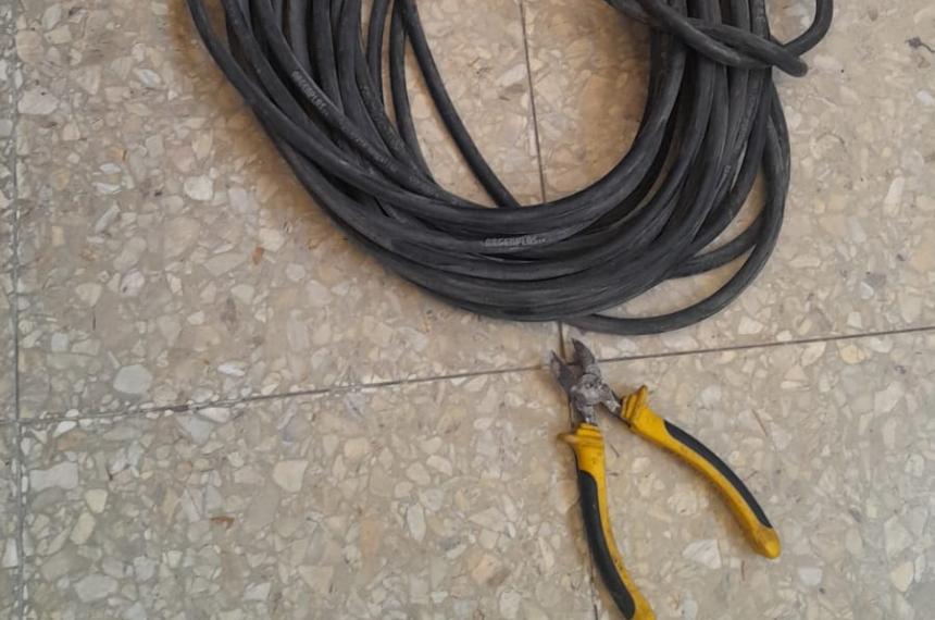 Demoran a un ladroacuten que intentaba robar cables de una obra