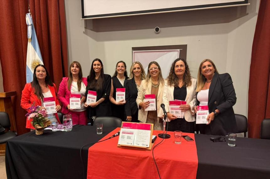 Integrantes del Poder Judicial juezas ex juezas y funcionarias presentaron un libro de perspectiva de género en la Justicia