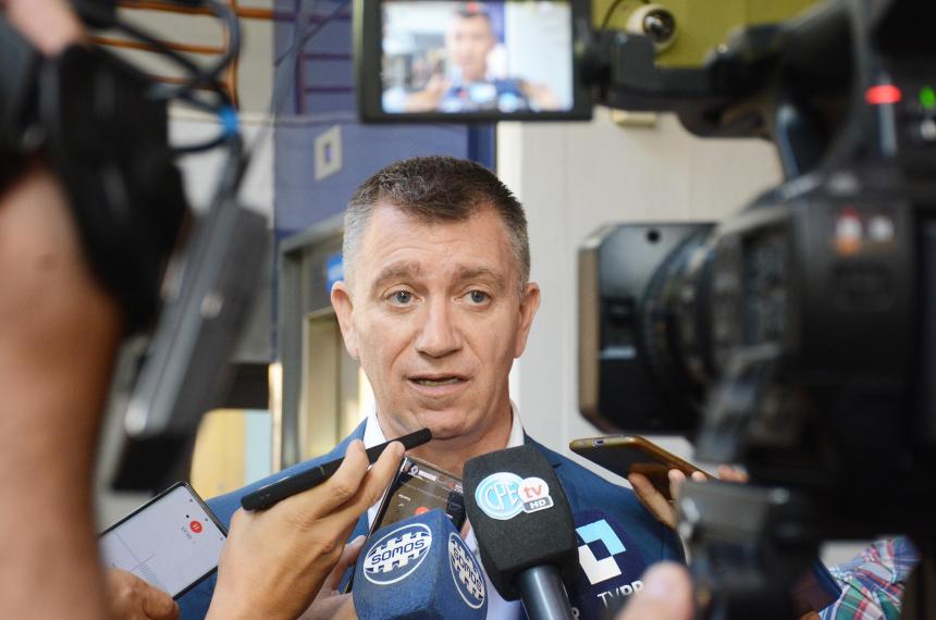 El ministro Bisterfeld no descartó el pago desdoblado del aguinaldo