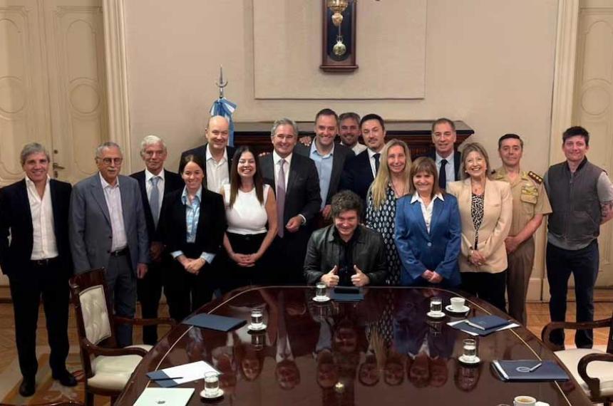 Javier Milei junto al nuevo Gabinete