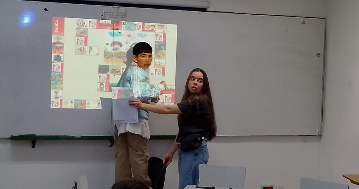 Estudiantes de primaria exponen trabajos