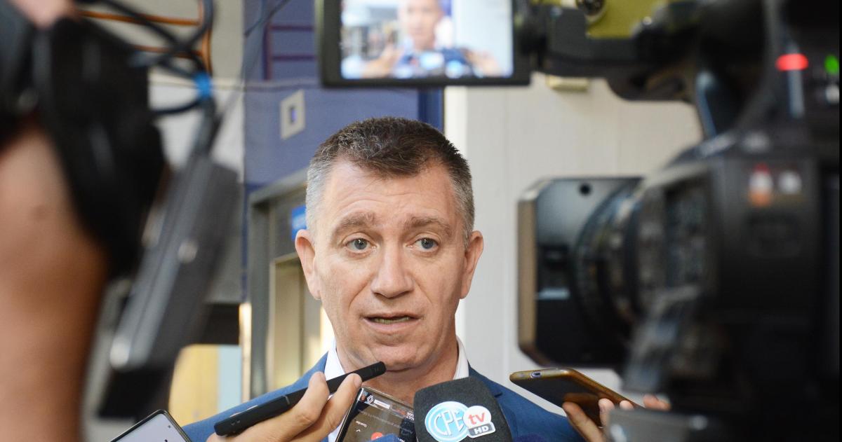 El ministro Bisterfeld no descartó el pago desdoblado del aguinaldo