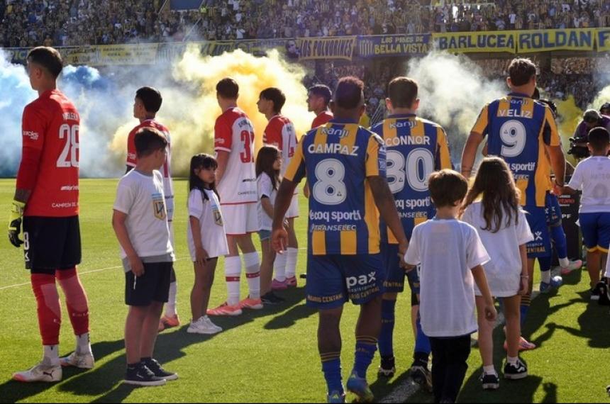 La imagen del pasillo de espaldas en Arroyito