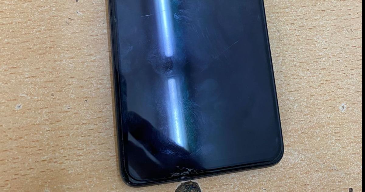 El celular recuperado por la policía