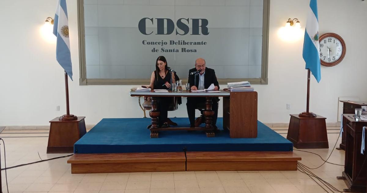 La vide Romina Montes de Oca desempató la votación para aprobar las Emergencias