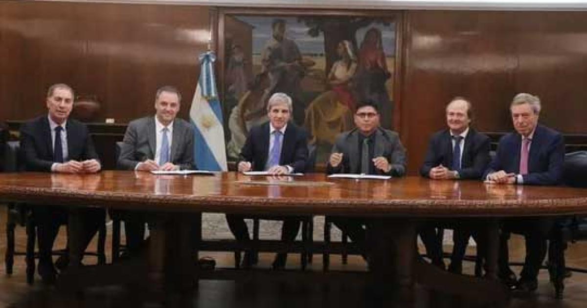 Funcionarios nacionales y el gobernador Claudio Vidal