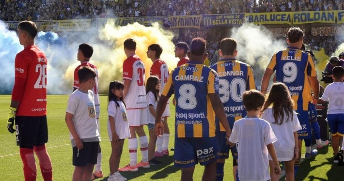 La imagen del pasillo de espaldas en Arroyito