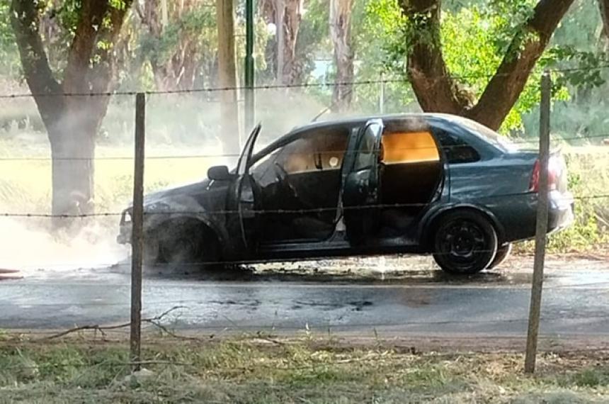 Los daños en el auto por las llamas fueron totales