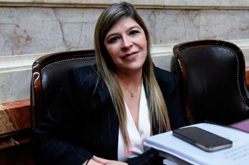 Veroacutenica Razzini se incorpora a La Libertad Avanza y el oficialismo queda a cuatro bancas de la primera minoriacutea en Diputados