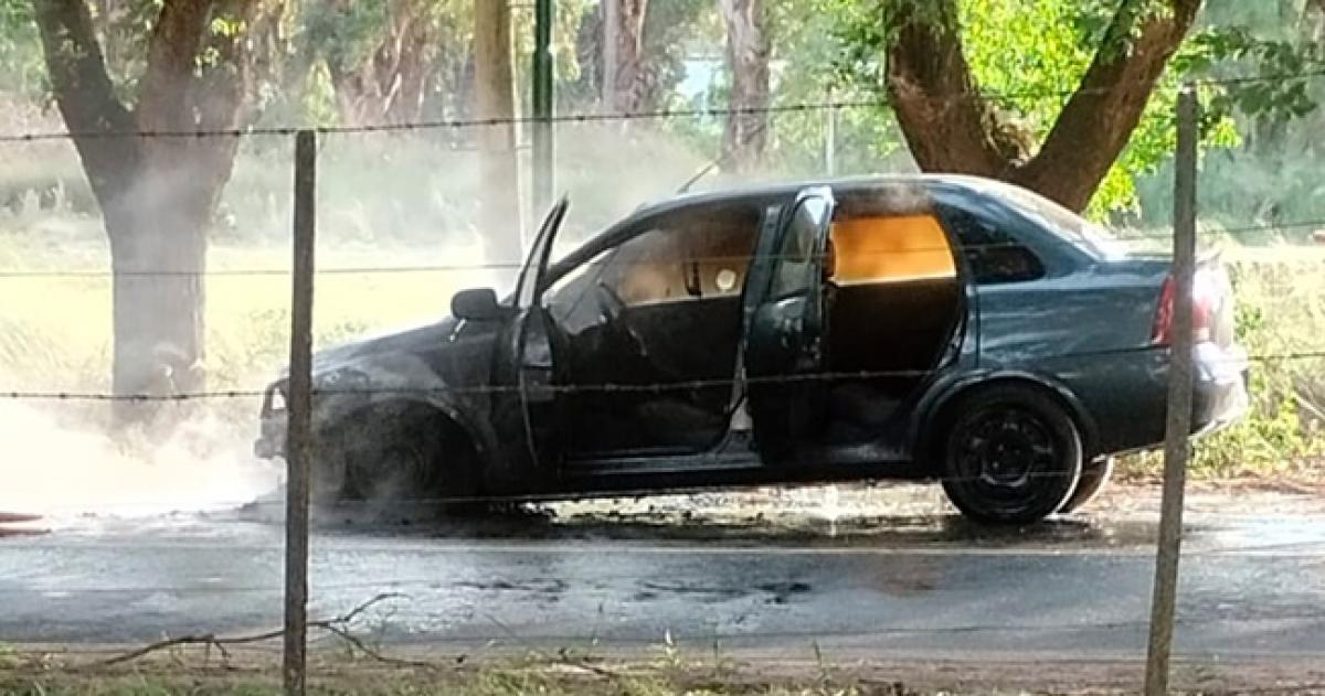 Los daños en el auto por las llamas fueron totales