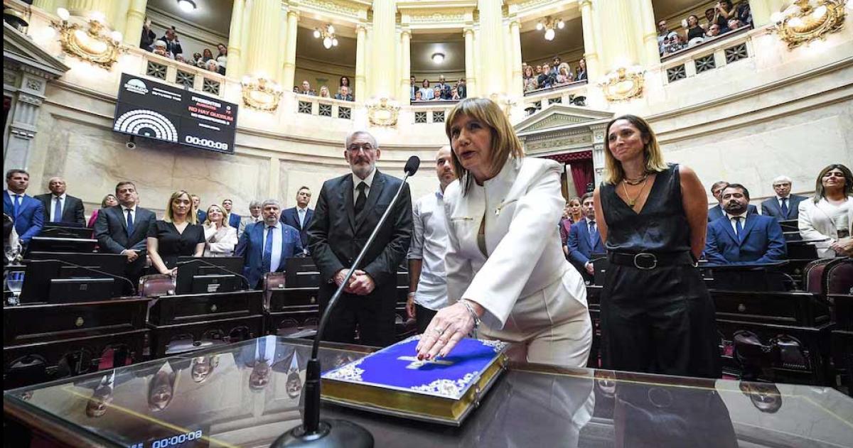 Jura Patricia Bullrich como senadora de la Nación