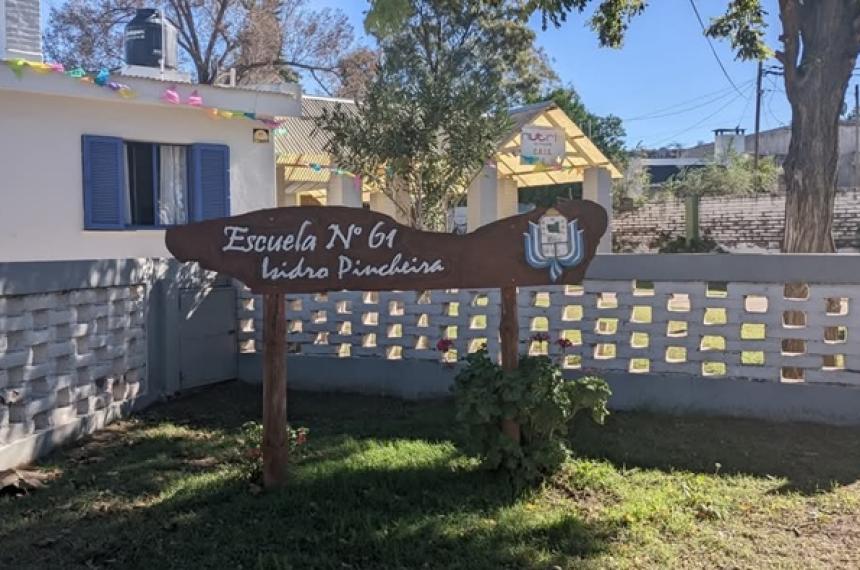 Padres de La Adela no enviacutean a clases a sus hijos por la violencia de un alumno 